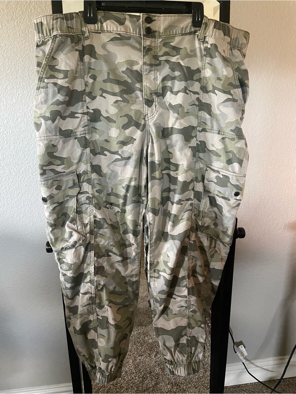 SO Women's Y2K Green & Gray Camo Cargo Joggers